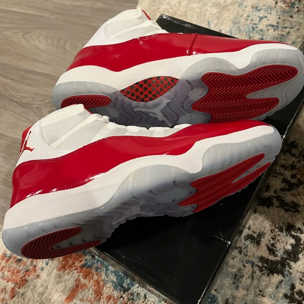 Jordan Retro 11 “Cherry”
